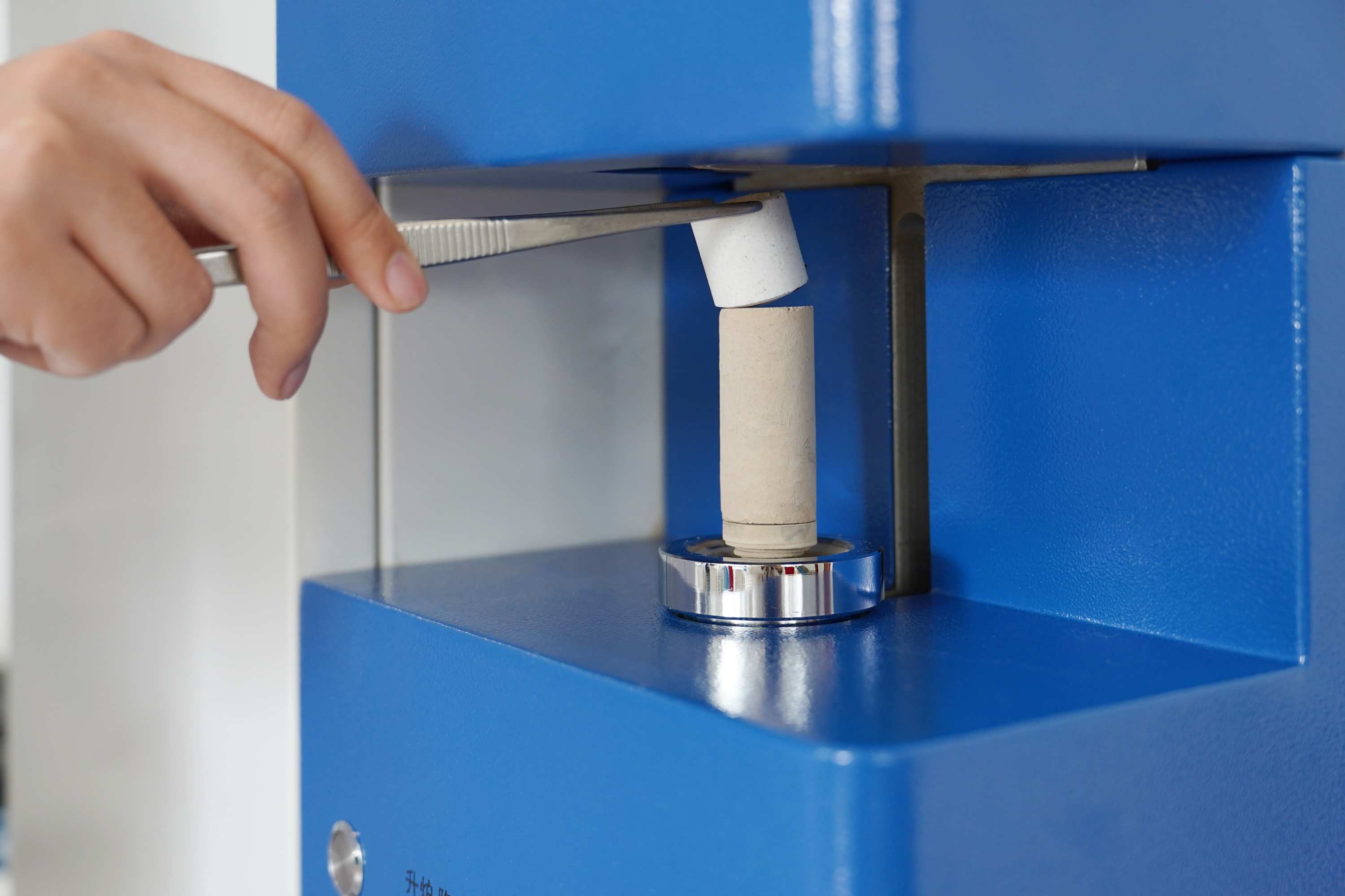 Analisador de carbono e enxofre CS 8820S para ferro fundido